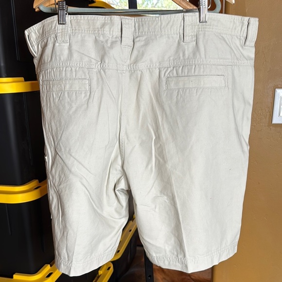 NWOT Outdoor Life Cargo Shorts Men’s Size 44 Cream Cotton Casual Utility Hiking - Picture 8 of 9